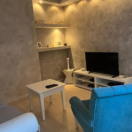 Wooden Cozy Central Crib Apartment Belgrade